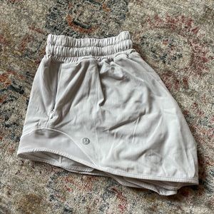 Lululemon Hotty Hot Short 2.5” (Low Rise)